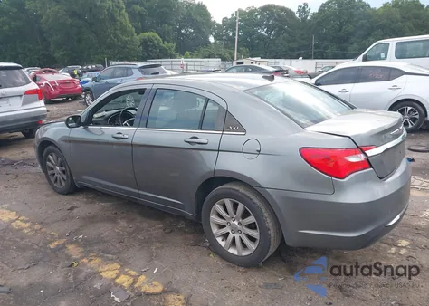2013 Chrysler 200 Touring z USA, uszkodzony, nr VIN 1C3CCBBB7DN553322